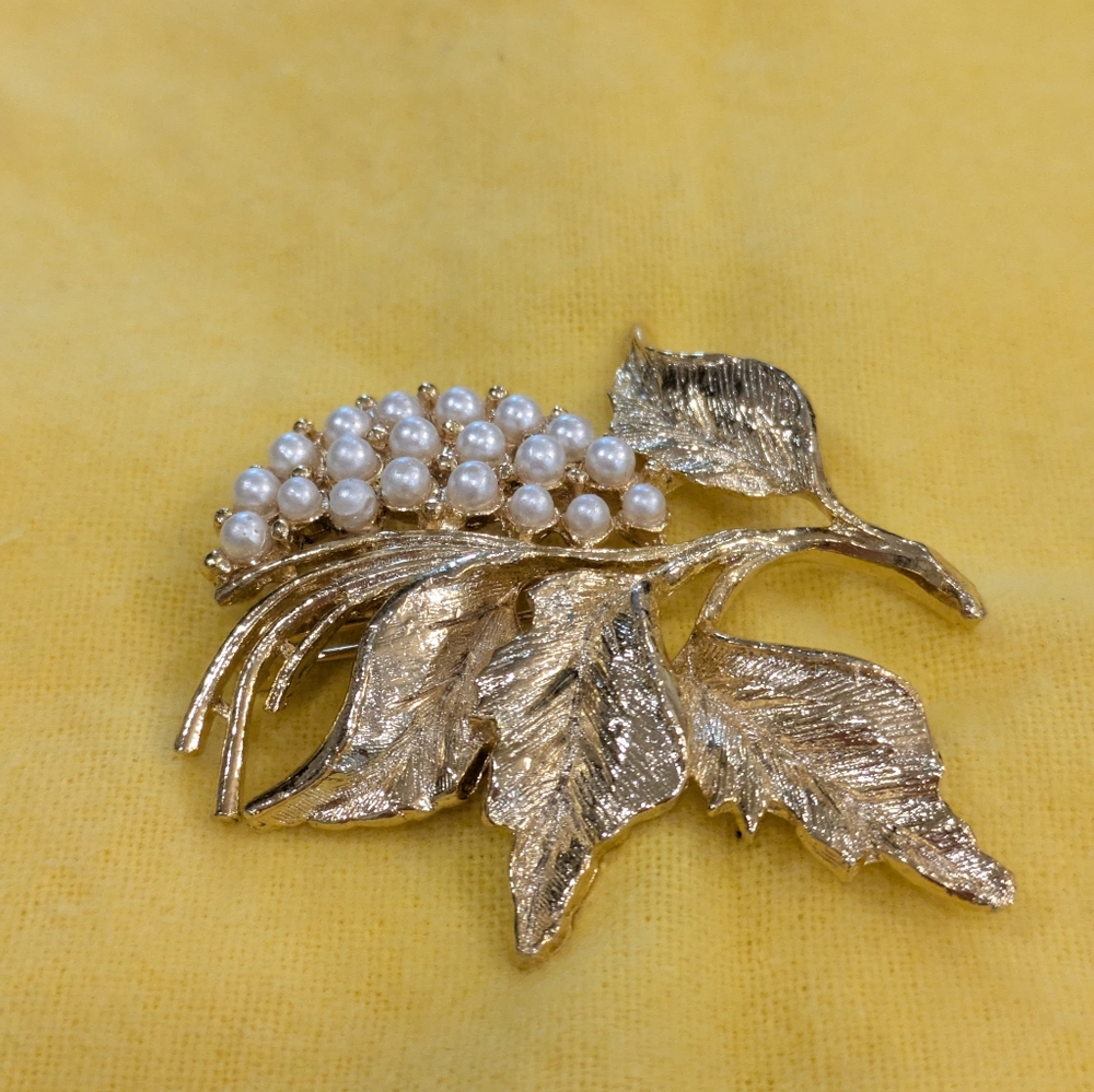 Vintage Signed Gerry's Elegant Gold and Pearl Leaf Brooch
